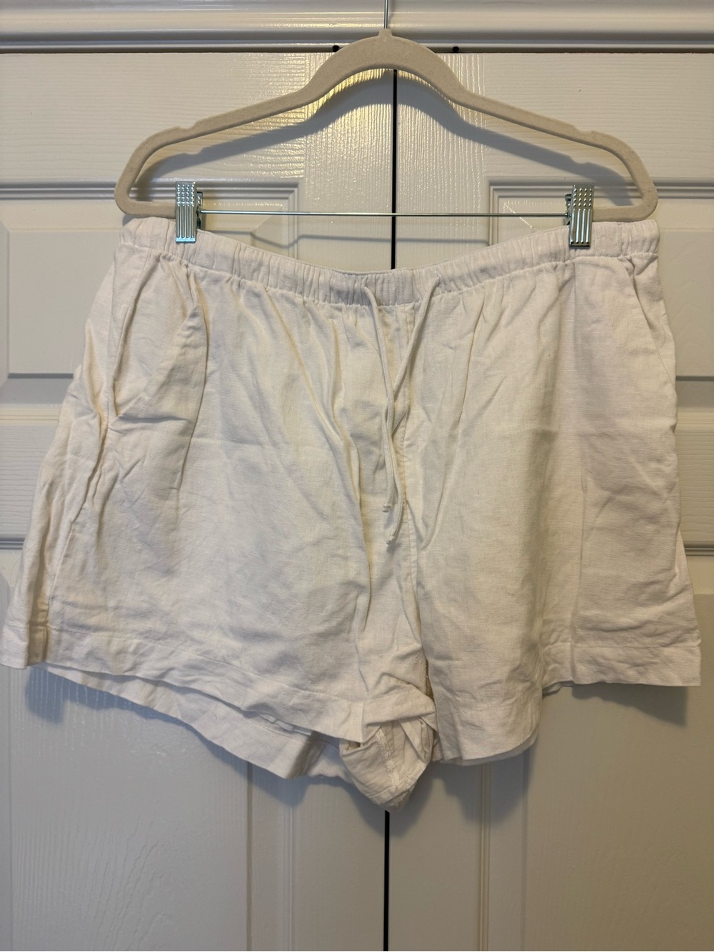 Abercrombie & Fitch White Women’s Relaxed Linen-Blend Shorts